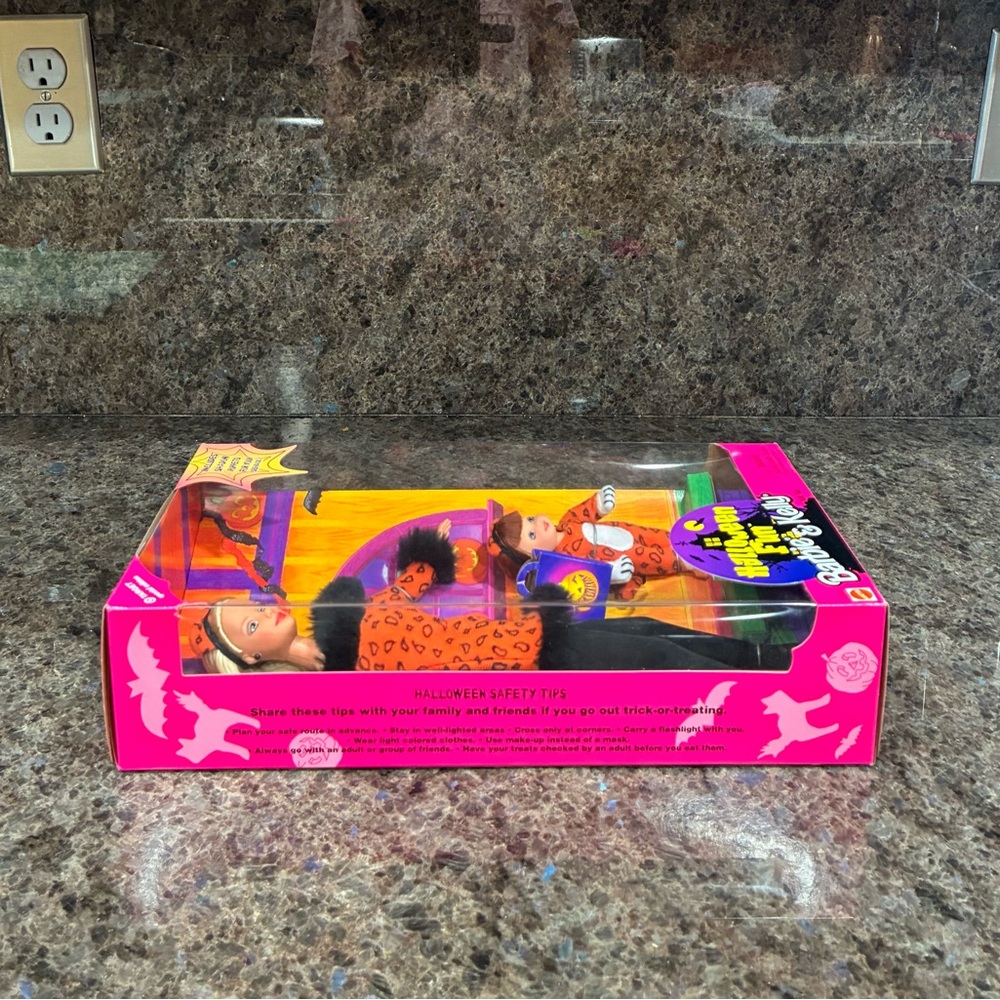 1998 NRFB Barbie & Kelly Halloween Fun Doll Gift Set - Picture 5 of 9